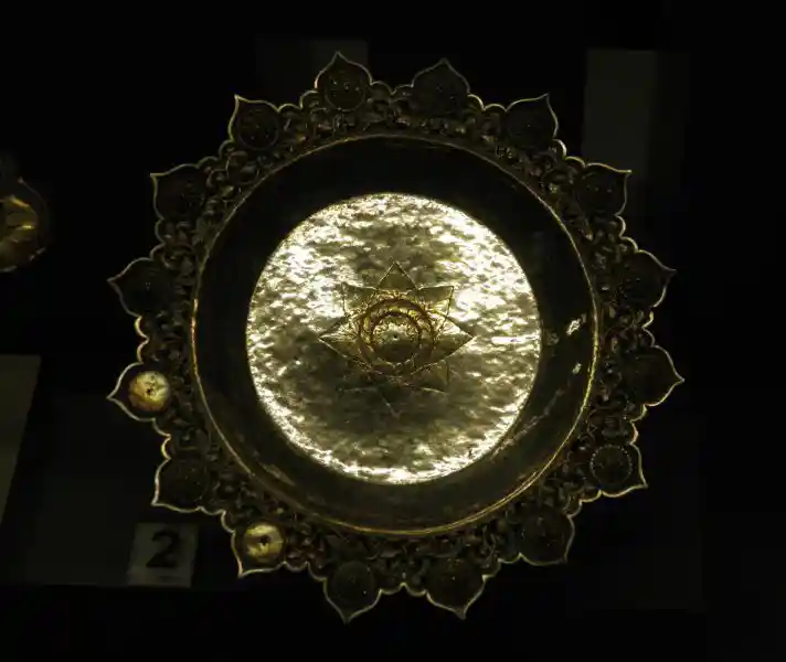 Dish, used to hold jewelries, sun symbol